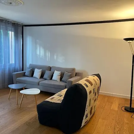 Nantes Aeroport 2-5 Couchages-parking-jardin Holiday home *