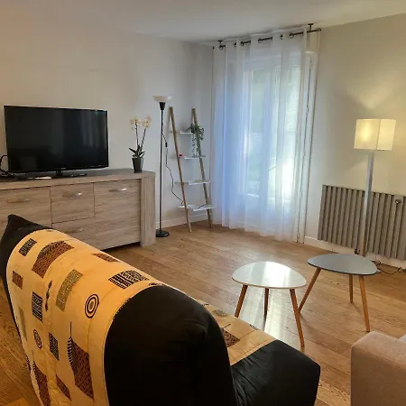 Nantes Aeroport 2-5 Couchages-parking-jardin Holiday home