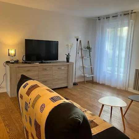 Nantes Aeroport 2-5 Couchages-parking-jardin Holiday home Bouguenais