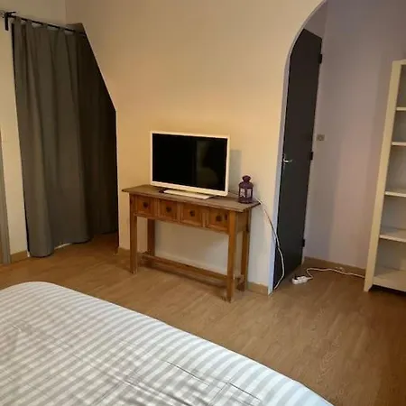 Holiday home Nantes Aeroport 2-5 Couchages-parking-jardin Bouguenais