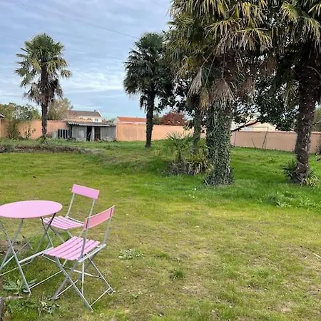 Nantes Aeroport 2-5 Couchages-parking-jardin Holiday home