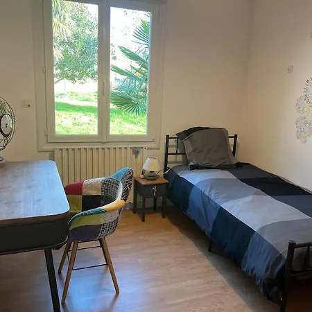 Holiday home Nantes Aeroport 2-5 Couchages-parking-jardin Bouguenais